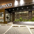 Διάτρητα και δικτυωτά ρολά σε κατάστημα