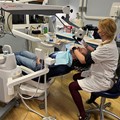 Η κ. Δούρου Δρίβα με Μηχάνημα