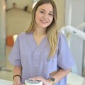 Η Γούλα Φραντζέσκα υπεύθυνη για την τήρηση των ραντεβού, την ομαλή ροή του ιατρείου και των υλικών
