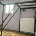Κατασκευή κρεβατιού, σκάλας και μικρού παταριού εναέρια, για εξοικονόμηση χώρου