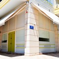 Awnings with folding arms and recessed motors in the shaft, for automated opening and closing