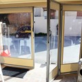 Specialized shading structure, patent of a door with hinges and a lock, in combination with a sliding door