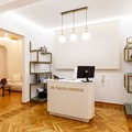 Reception Ιατρείου Αθήνας στην πλατεία Μαβίλη