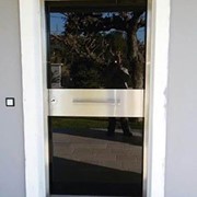 Θωρακισμένη πόρτα με γυαλί και λάμπα inox
