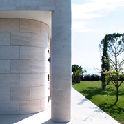 Ιδιωτική κατοικία, εφαρμογή με ανοιχτόχρωμο πορόλιθο