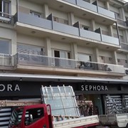 Γυάλινα κάγκελα στο Αχίλλειο