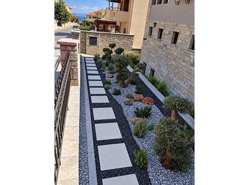 GARDEN ART PATRAS - ΓΚΙΟΥΡΑΣ ΜΠΑΜΠΗΣ: Photos