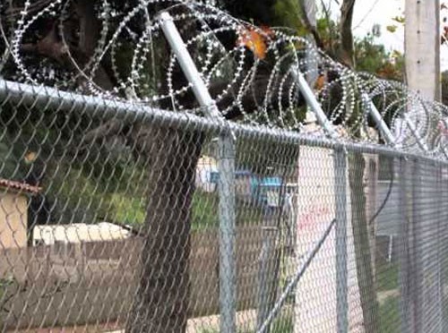 Classic fencing with wire mesh