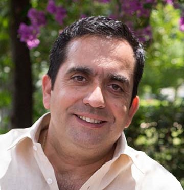 Ο ιατρός περιοδοντολόγος Πούλιος Ανάργυρος