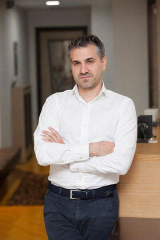 ADAM ATHANASIOS: Φωτογραφίες & Βίντεο