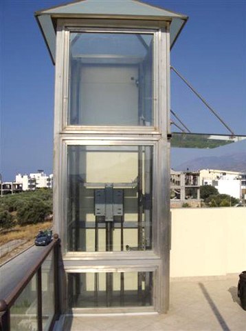 Εξωτερικός ανελκυστήρας σε επαγγελματικό χώρο