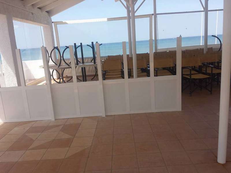 Separating partitions for outdoor spaces
