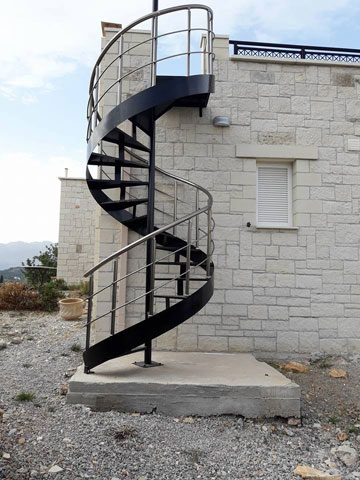 Outdoor stairs with Inox-type banister rails