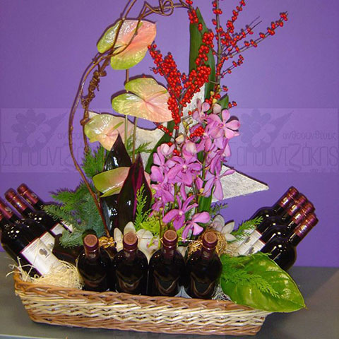 Arrangement with 12 bottles of wine