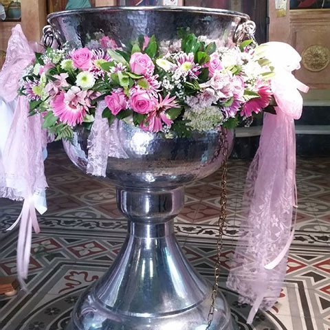 Baptismal font decoration in pink shades