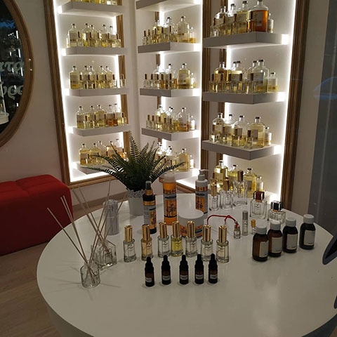 AROMATA ZOIS: Φωτογραφίες & Βίντεο