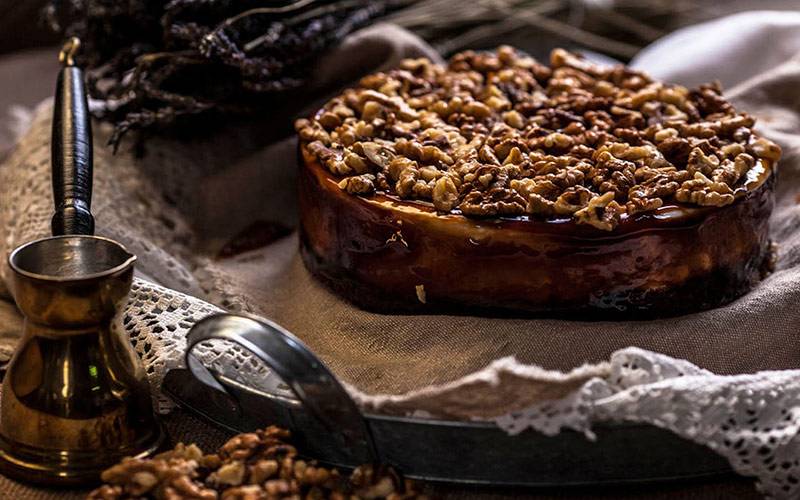 Τούρτα παγωτό καϊμάκι καρυδόπιτα