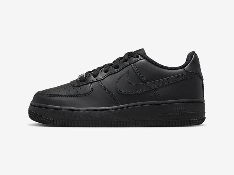 ATLETICA SNEAKER STORE: Φωτογραφίες & Βίντεο