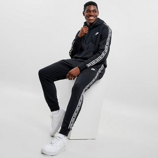 ATLETICA SNEAKER STORE: Φωτογραφίες & Βίντεο