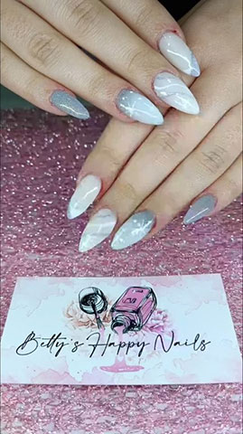 BETTY'S HAPPY NAILS: Φωτογραφίες & Βίντεο