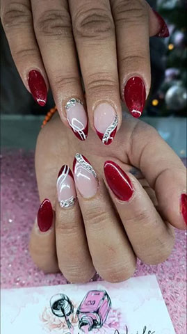 BETTY'S HAPPY NAILS: Φωτογραφίες & Βίντεο