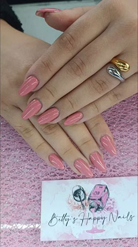 BETTY'S HAPPY NAILS: Φωτογραφίες & Βίντεο