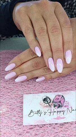 BETTY'S HAPPY NAILS: Φωτογραφίες & Βίντεο