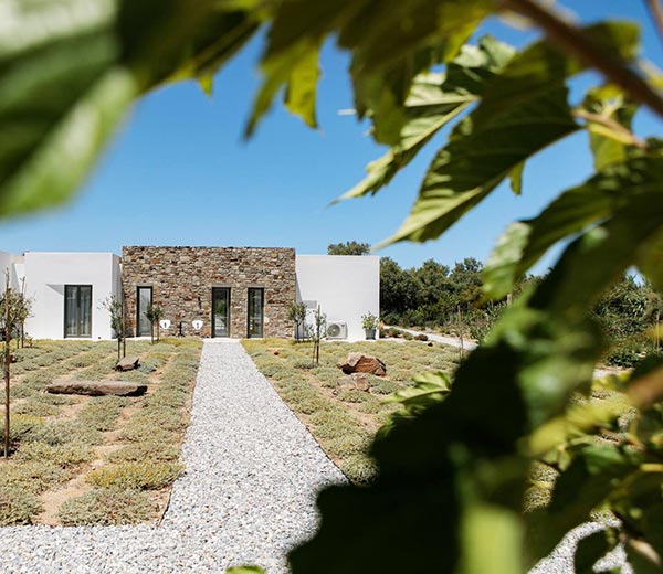BLEND IN BLUE - PROPERTY & VACATION RENTAL MANAGEMENT by FLORA KOUKLI: Φωτογραφίες & Βίντεο