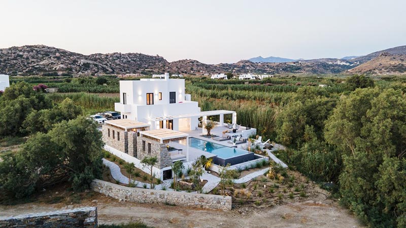 BLEND IN BLUE - PROPERTY & VACATION RENTAL MANAGEMENT by FLORA KOUKLI: Φωτογραφίες & Βίντεο
