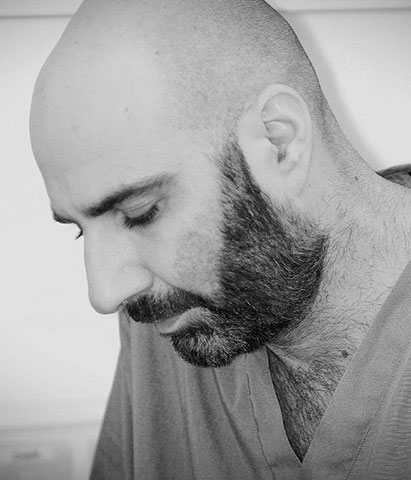 Ο Στοματικός και Γναθοπροσωπικός Χειρουργός Μπούσιος Βασίλειος