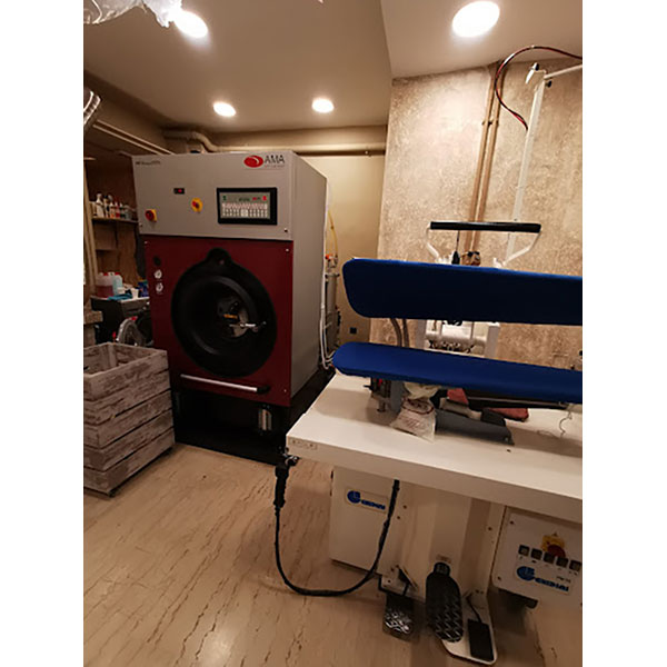 BOX DRY CLEANING: Φωτογραφίες & Βίντεο
