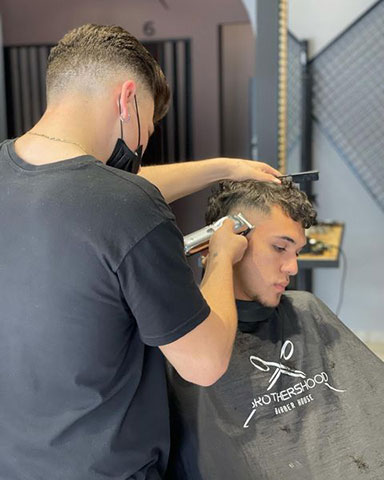 BROTHERSHOOD BARBER HOUSE: Φωτογραφίες & Βίντεο