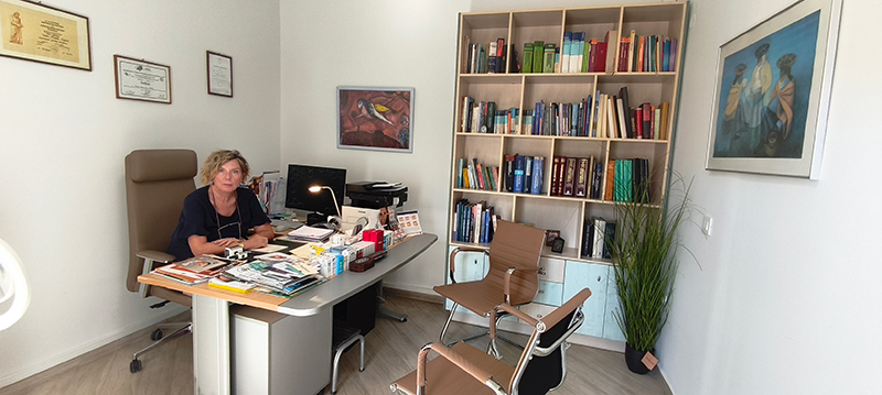 Dr. Sampina Chaikali - Gklats Dermatology clinic
