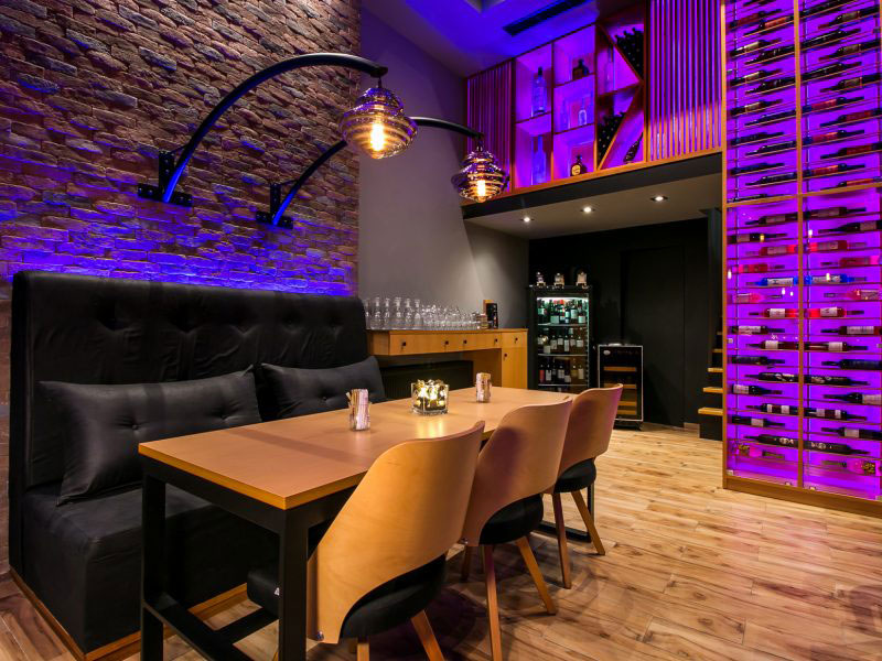 DALI EXTRAORDINARY ART BISTRO: Φωτογραφίες & Βίντεο