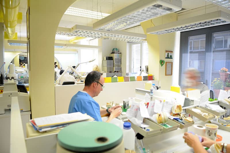 DENTAL 88 - ΠΟΥΛΚΑ - ΝΙΒΟΥΡΛΗΣ - ΚΑΡΑΚΑΣΙΔΗΣ: Φωτογραφίες & Βίντεο