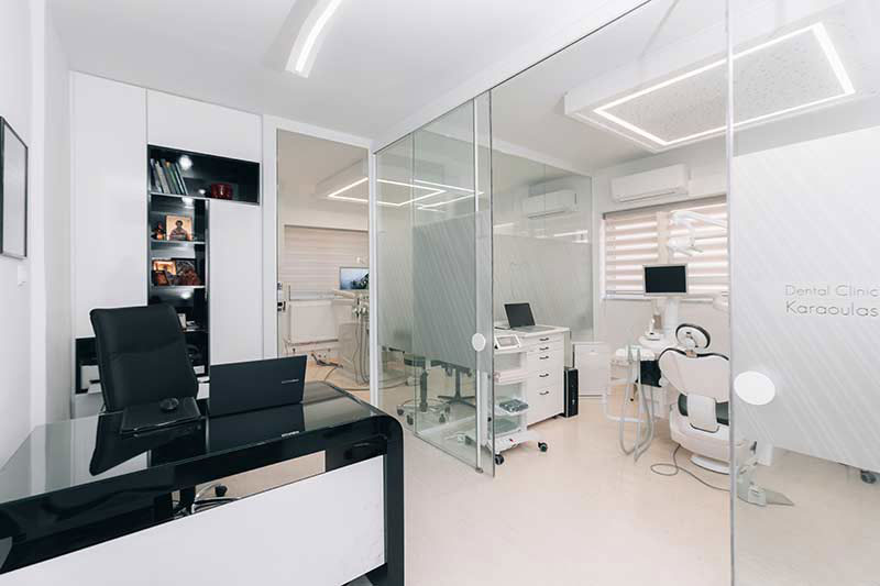 DENTAL CLINIC KARAOULAS - KARAOULAS THEODOROS - KARAOULA MELINA: Φωτογραφίες & Βίντεο