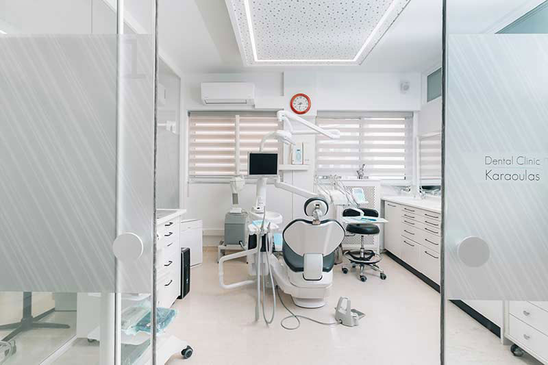 DENTAL CLINIC KARAOULAS - KARAOULAS THEODOROS - KARAOULA MELINA: Φωτογραφίες & Βίντεο