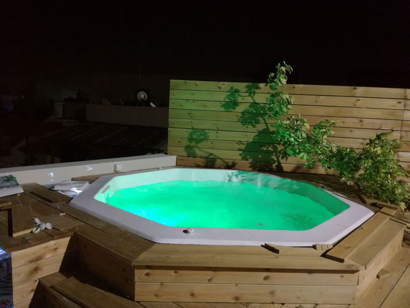 DOLPHIN POOL: Φωτογραφίες & Βίντεο