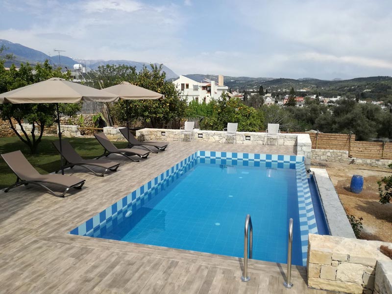 DOLPHIN POOL: Φωτογραφίες & Βίντεο