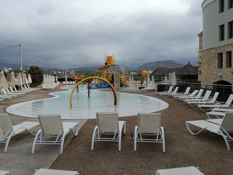 DOLPHIN POOL: Φωτογραφίες & Βίντεο