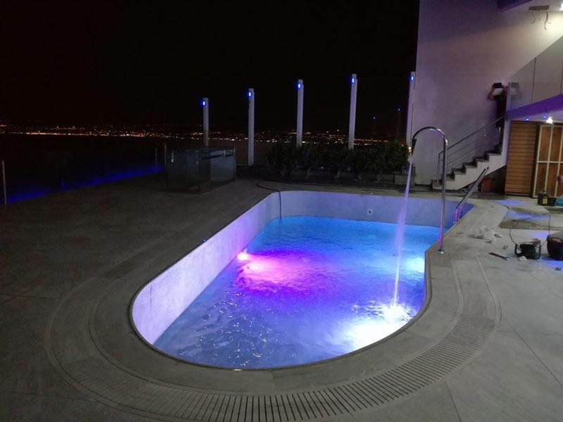 DOLPHIN POOL: Φωτογραφίες & Βίντεο