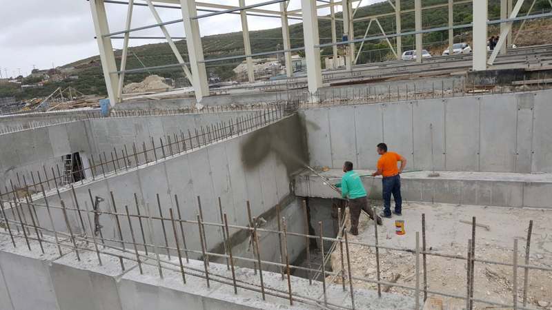 Sealing of walls with a special launching machine