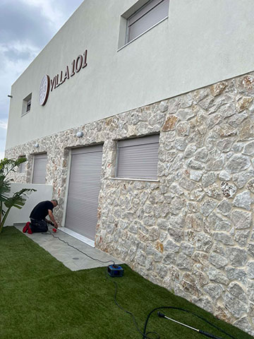 EFFECTIVE CLEANING SERVICES: Φωτογραφίες & Βίντεο