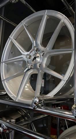EXCLUSIVE TYRES: Φωτογραφίες & Βίντεο