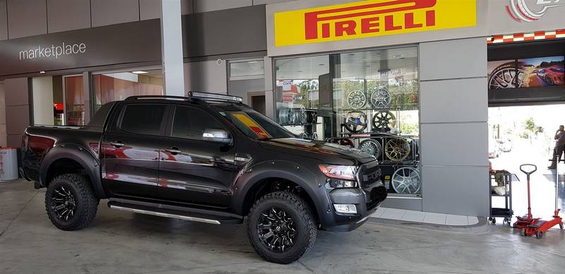 EXCLUSIVE TYRES: Φωτογραφίες & Βίντεο