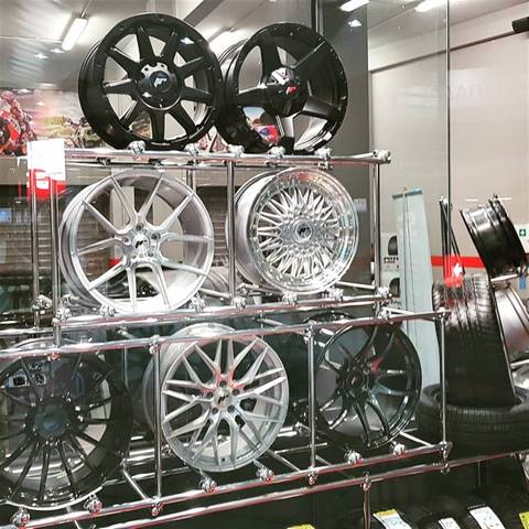 EXCLUSIVE TYRES: Φωτογραφίες & Βίντεο