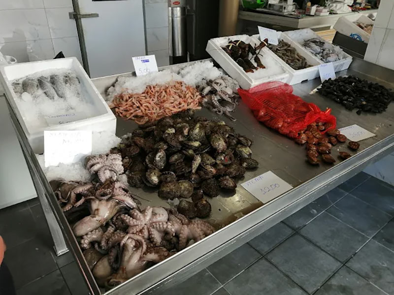 FISH MARKET SKIATHOS - ΤΣΙΑΝΤΟΣ ΓΕΩΡΓΙΟΣ: Φωτογραφίες & Βίντεο