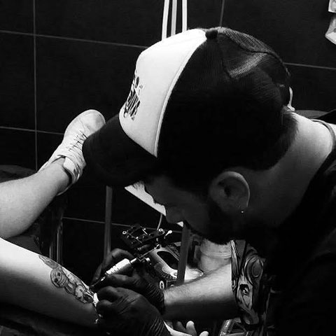 FLY INK DOG TATTOO: Φωτογραφίες & Βίντεο