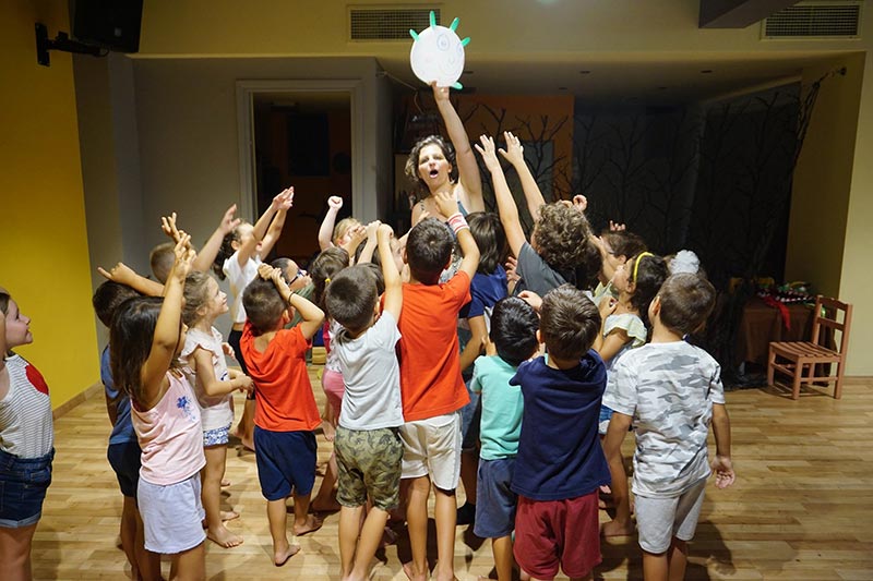FOLIA TOU PAIDIOU: Φωτογραφίες & Βίντεο