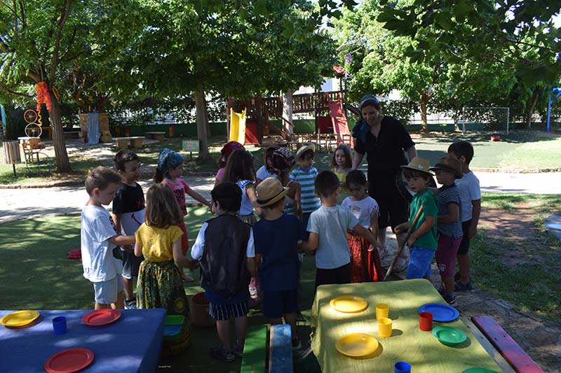 FOLIA TOU PAIDIOU: Φωτογραφίες & Βίντεο